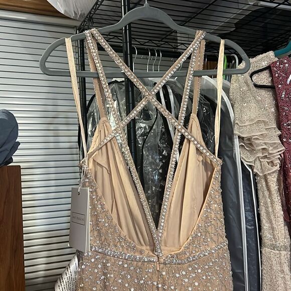 NWT Mac Duggal 93701 Embellished Plunge Neck Sleeveless Gown Size 6 - Picture 13 of 15